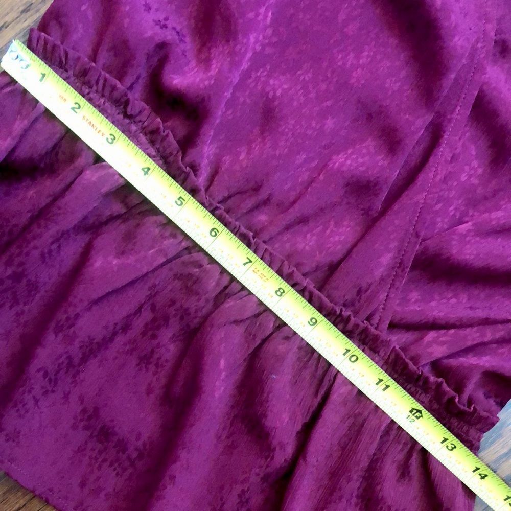 LEITH Women’s Wine Cross Over Stretch Waist Peplum Blouse Elastic Cuffs Sz M NWT - Picture 7 of 11